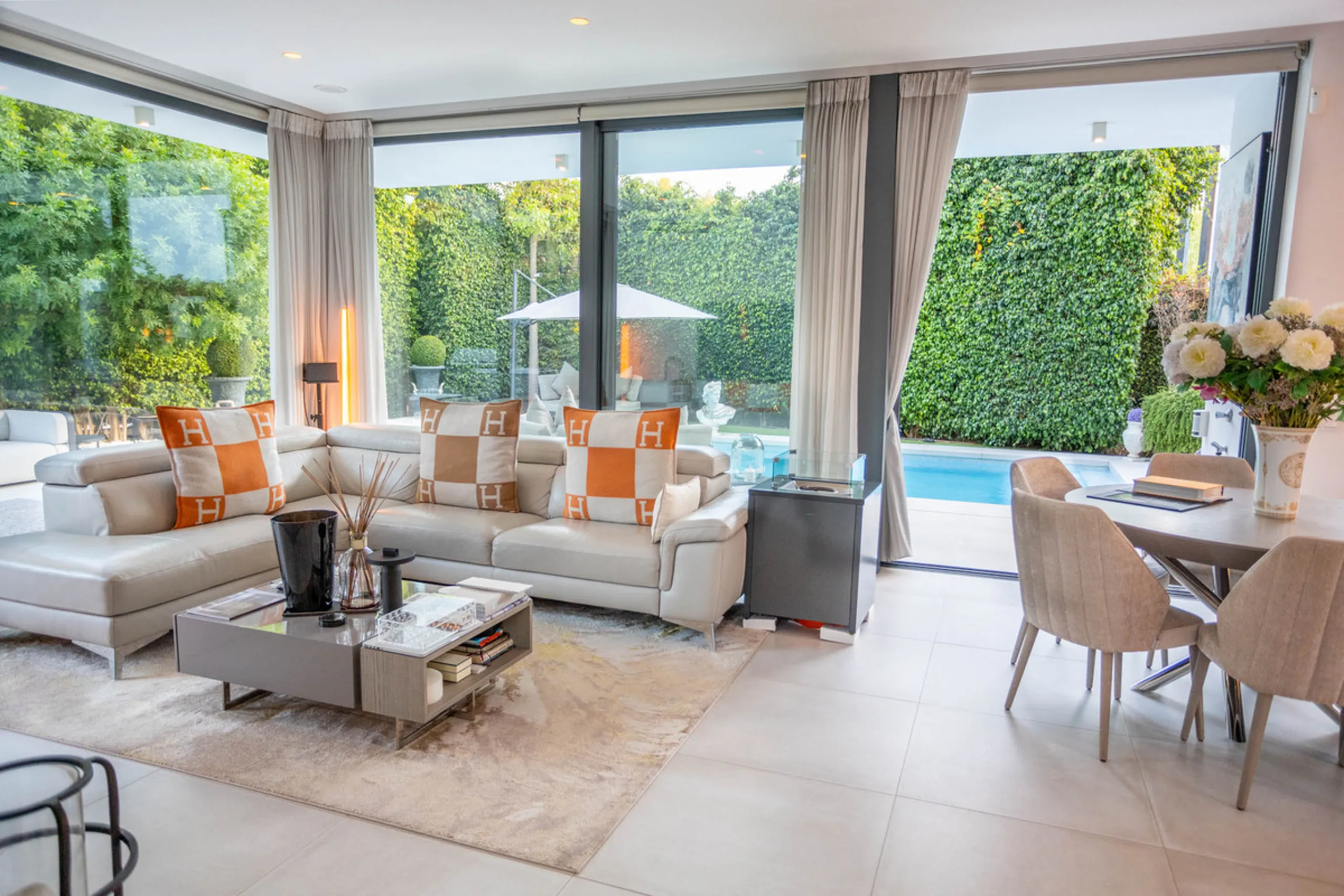 Architectural elegance meets Mediterranean serenity in this beautifully designed villa, tucked within the exclusive Arboleda residential enclave—perfectly situated between Marbella, San Pedro and Benahavís.