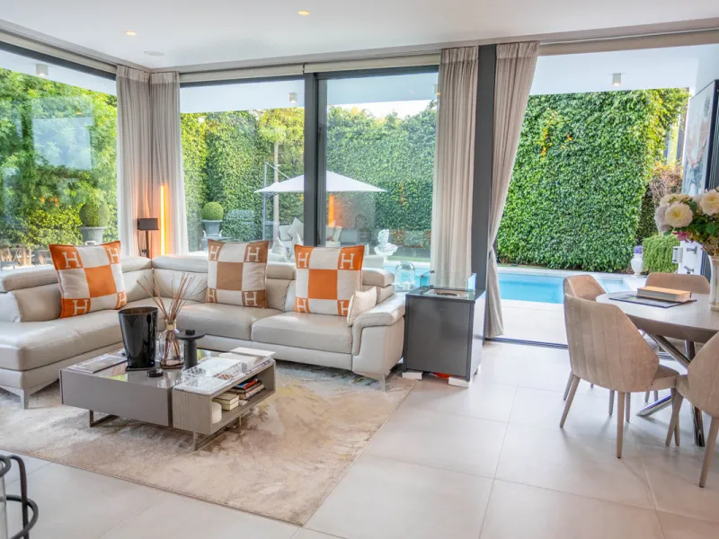 Architectural elegance meets Mediterranean serenity in this beautifully designed villa, tucked within the exclusive Arboleda residential enclave—perfectly situated between Marbella, San Pedro and Benahavís.