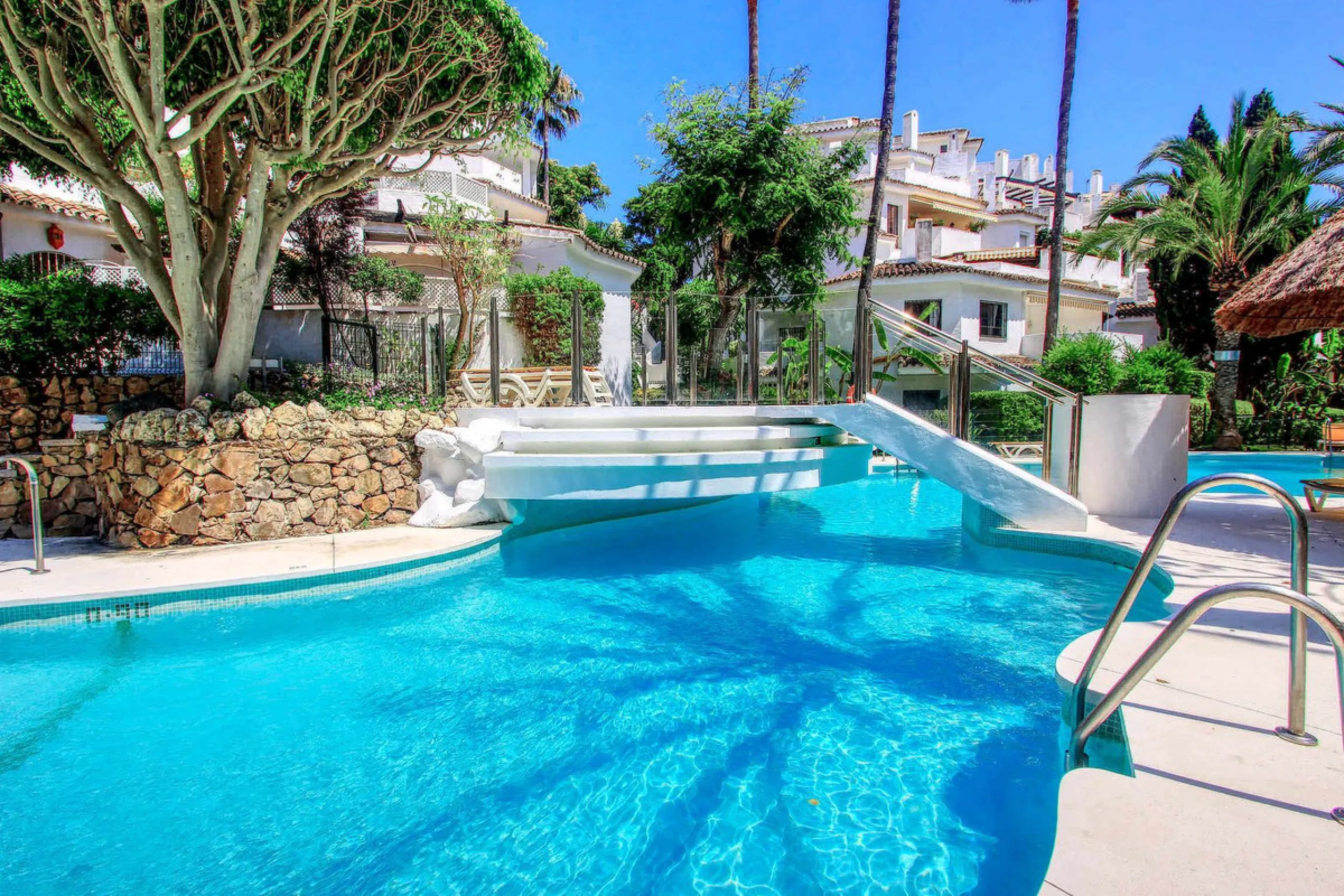 Apartment - Ground Floor Apartment в продаже в Marbella, Málaga. В доме 3 спален и 2 ванных комнат. Площадь дома 116 м²