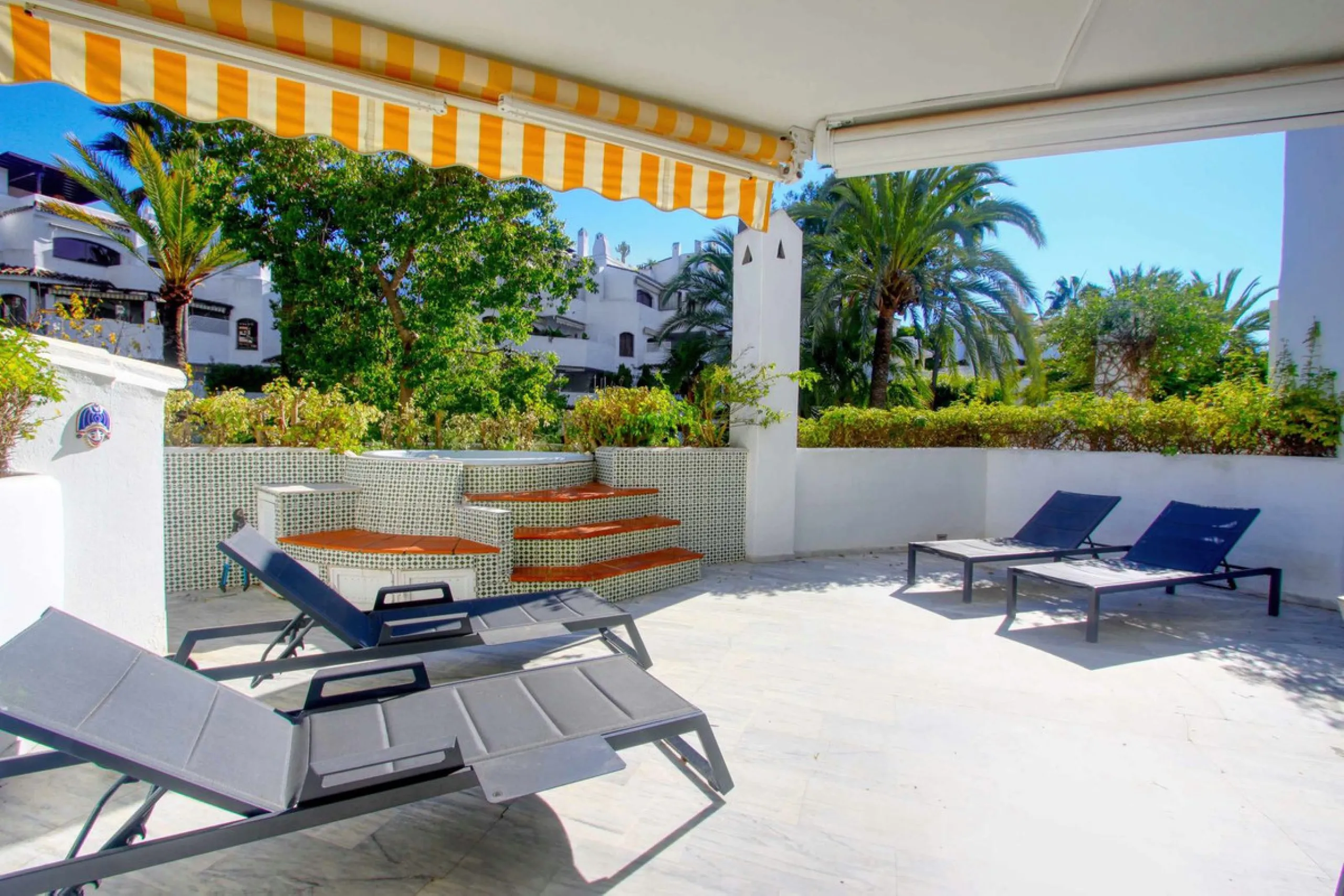 Apartment - Ground Floor Apartment в продаже в Marbella, Málaga. В доме 3 спален и 2 ванных комнат. Площадь дома 116 м²