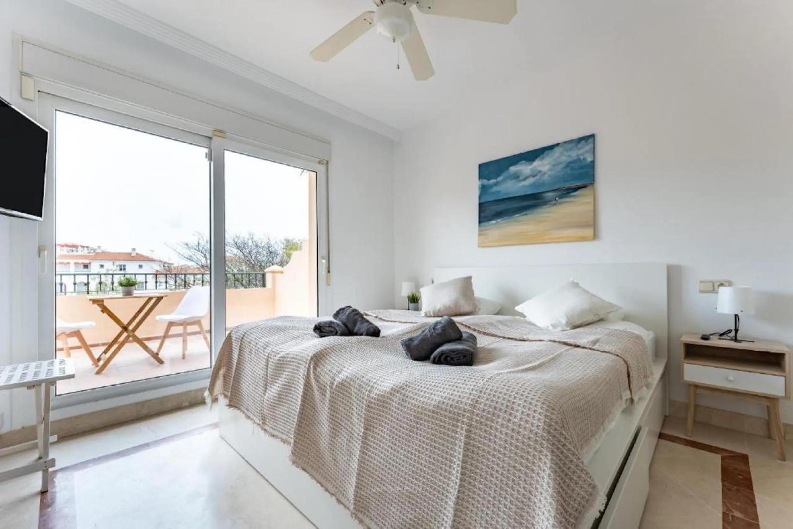 Spacious 4-Bedroom semi detached Villa with Private Heated Pool in Riviera del Sol