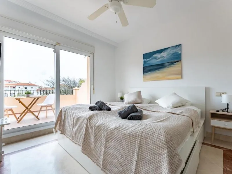 Spacious 4-Bedroom semi detached Villa with Private Heated Pool in Riviera del Sol