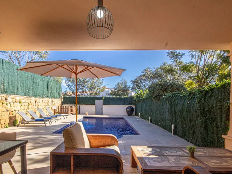 Spacious 4-Bedroom semi detached Villa with Private Heated Pool in Riviera del Sol