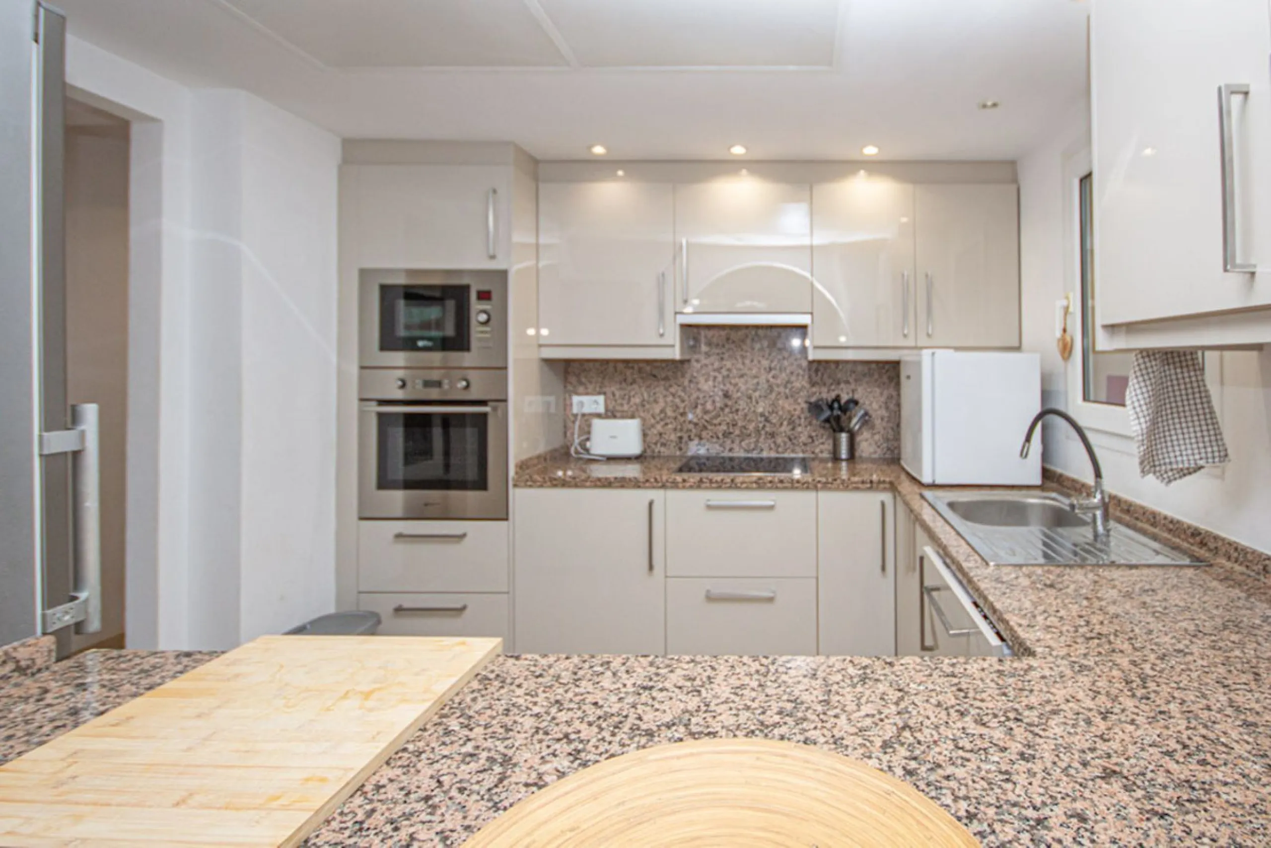 Spacious 4-Bedroom semi detached Villa with Private Heated Pool in Riviera del Sol