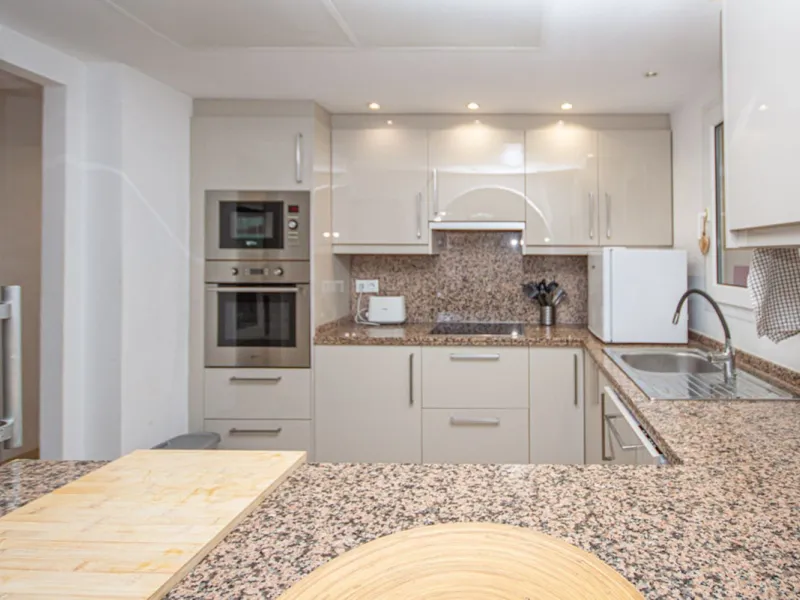 Spacious 4-Bedroom semi detached Villa with Private Heated Pool in Riviera del Sol
