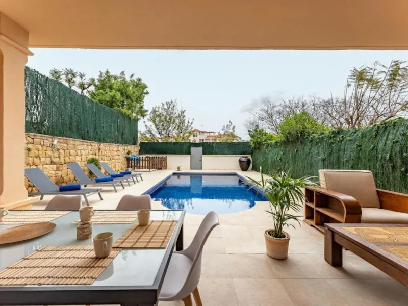 Spacious 4-Bedroom semi detached Villa with Private Heated Pool in Riviera del Sol