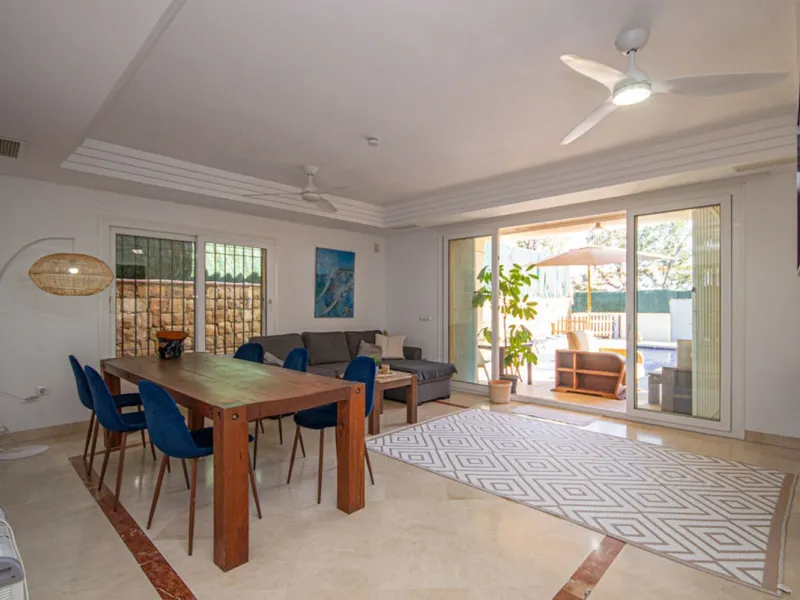 Spacious 4-Bedroom semi detached Villa with Private Heated Pool in Riviera del Sol