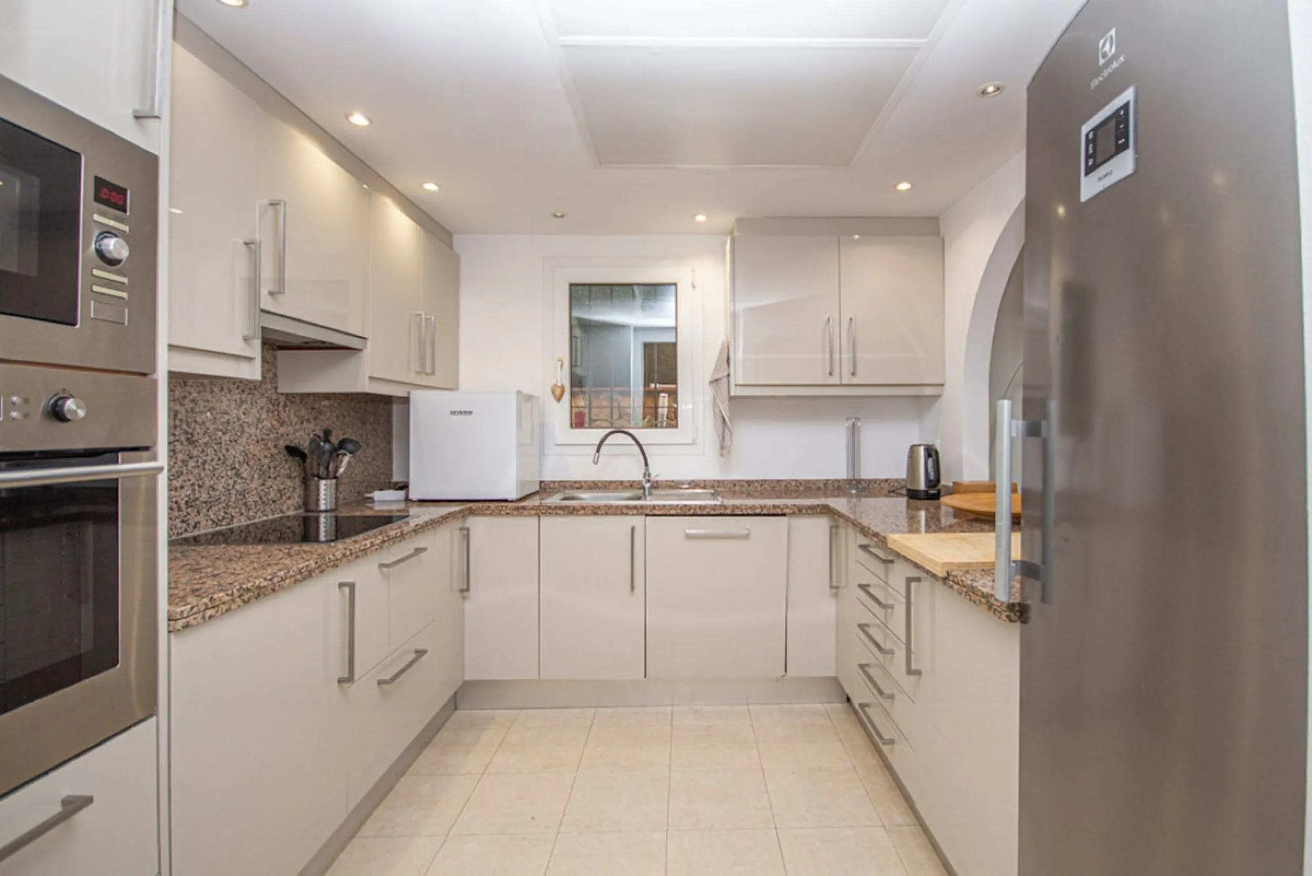 Spacious 4-Bedroom semi detached Villa with Private Heated Pool in Riviera del Sol