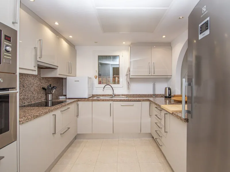 Spacious 4-Bedroom semi detached Villa with Private Heated Pool in Riviera del Sol