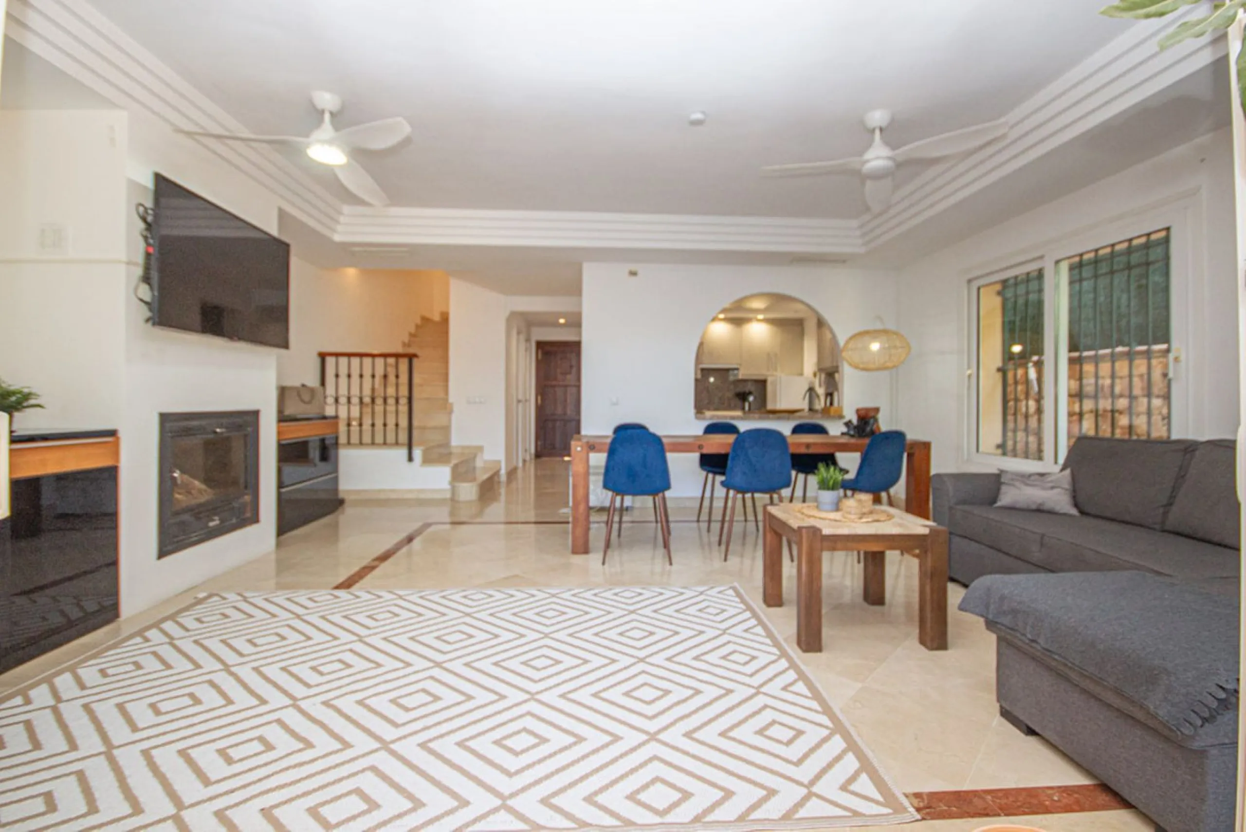 Spacious 4-Bedroom semi detached Villa with Private Heated Pool in Riviera del Sol