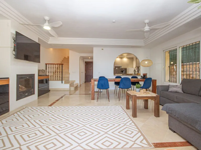 Spacious 4-Bedroom semi detached Villa with Private Heated Pool in Riviera del Sol