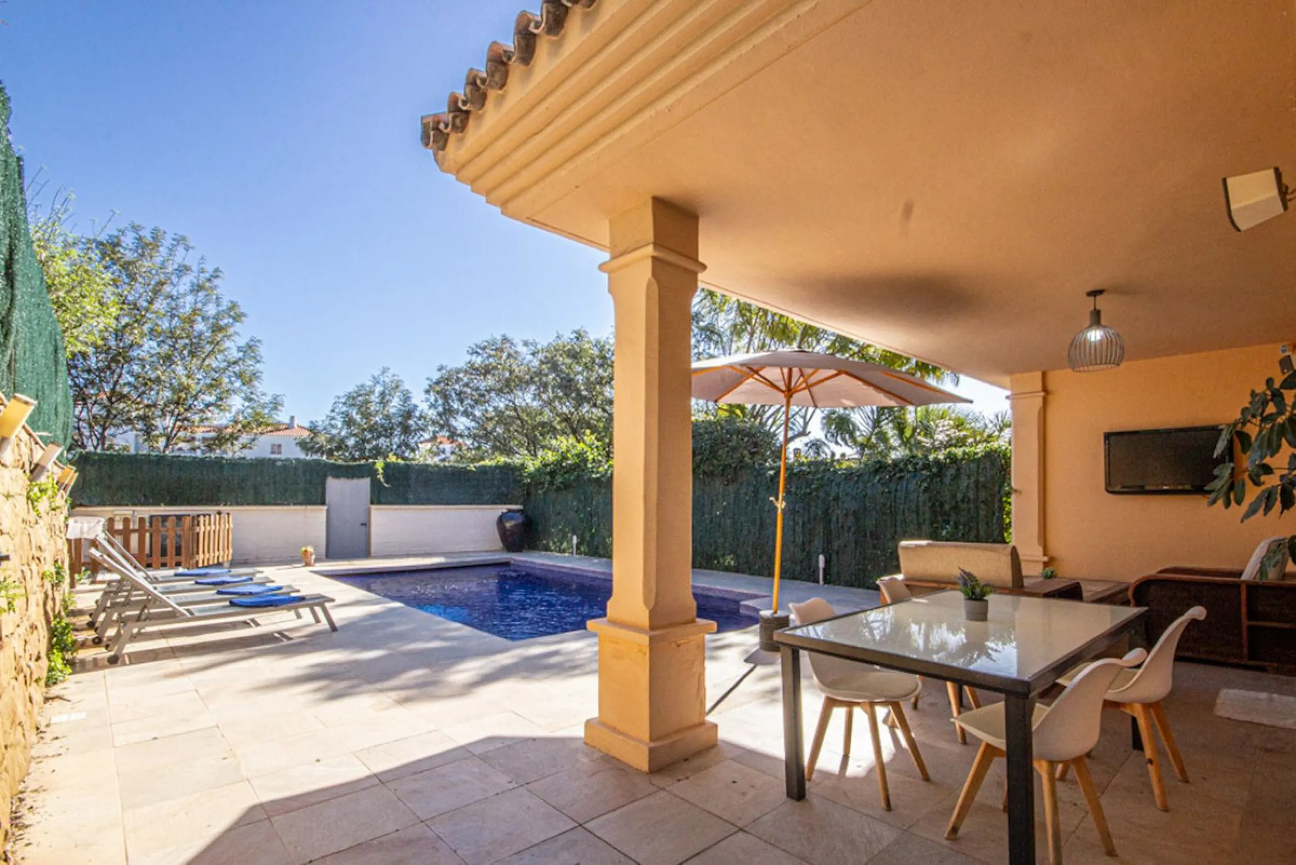 Spacious 4-Bedroom semi detached Villa with Private Heated Pool in Riviera del Sol