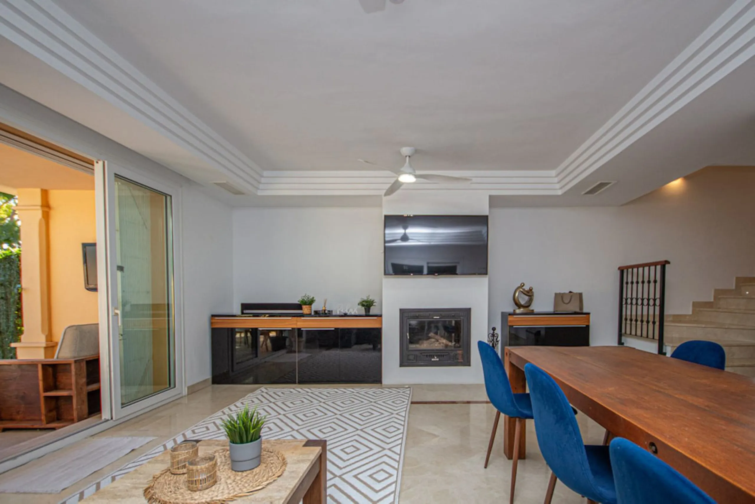Spacious 4-Bedroom semi detached Villa with Private Heated Pool in Riviera del Sol