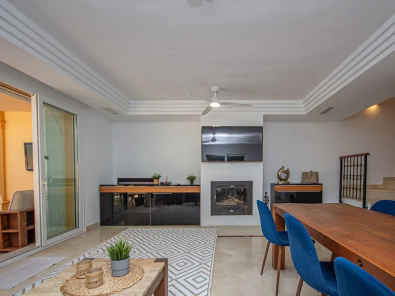 Spacious 4-Bedroom semi detached Villa with Private Heated Pool in Riviera del Sol
