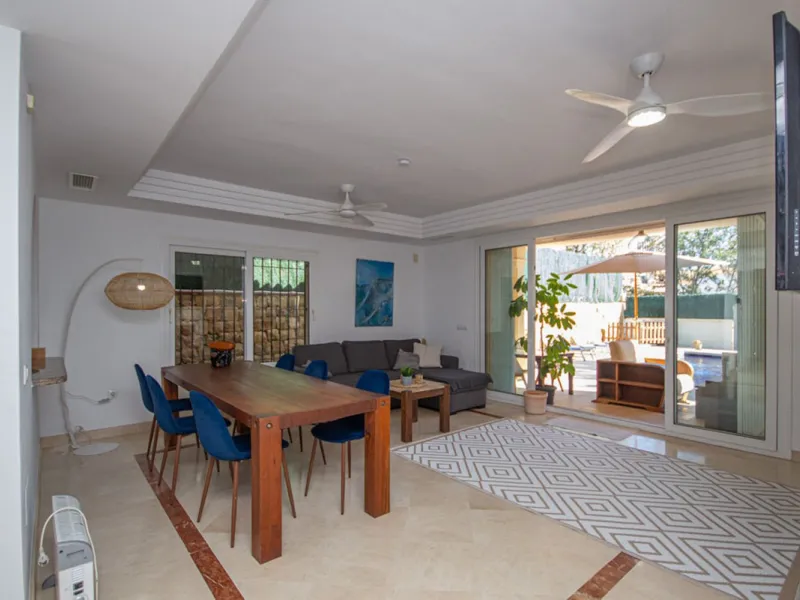 Spacious 4-Bedroom semi detached Villa with Private Heated Pool in Riviera del Sol