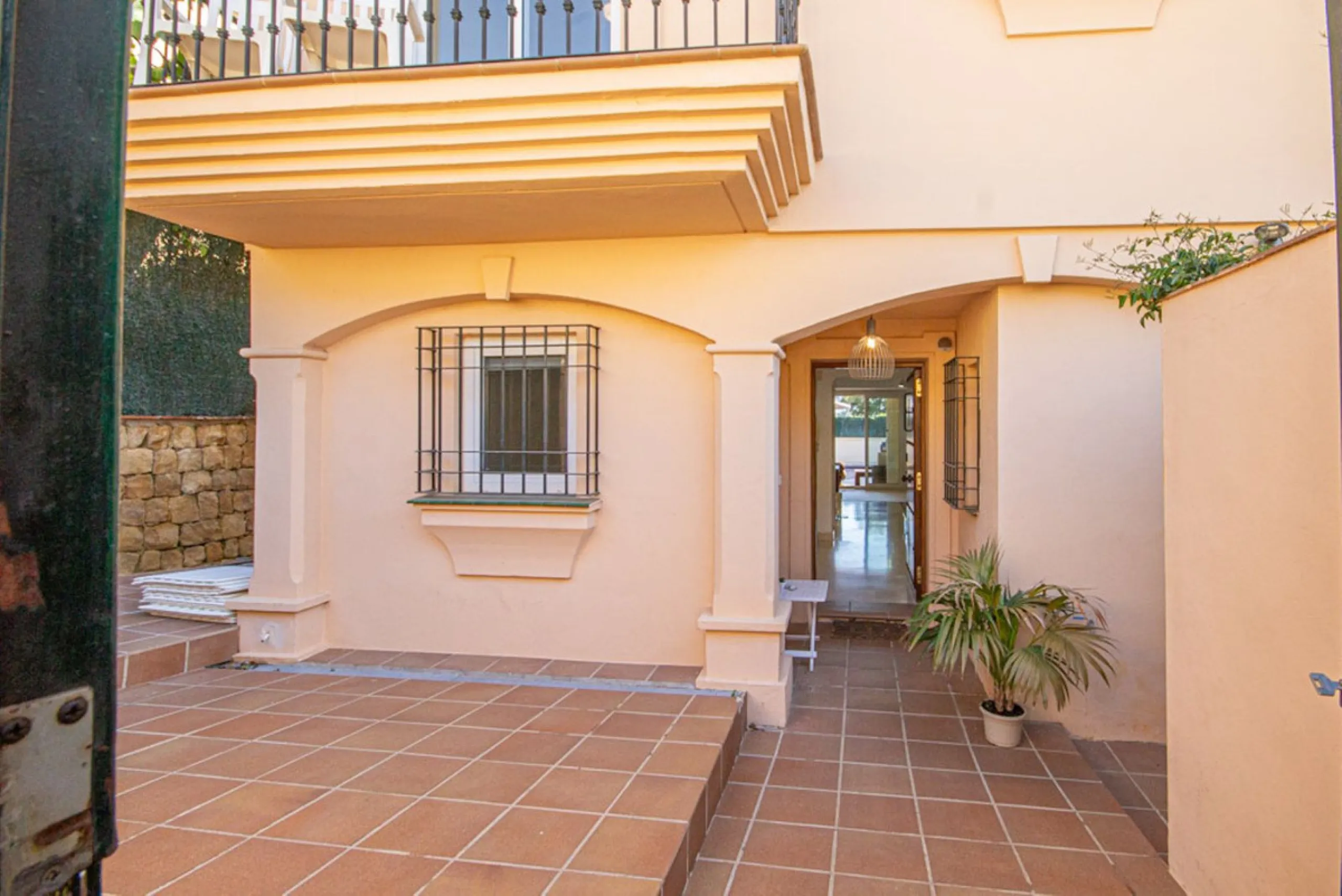 Spacious 4-Bedroom semi detached Villa with Private Heated Pool in Riviera del Sol