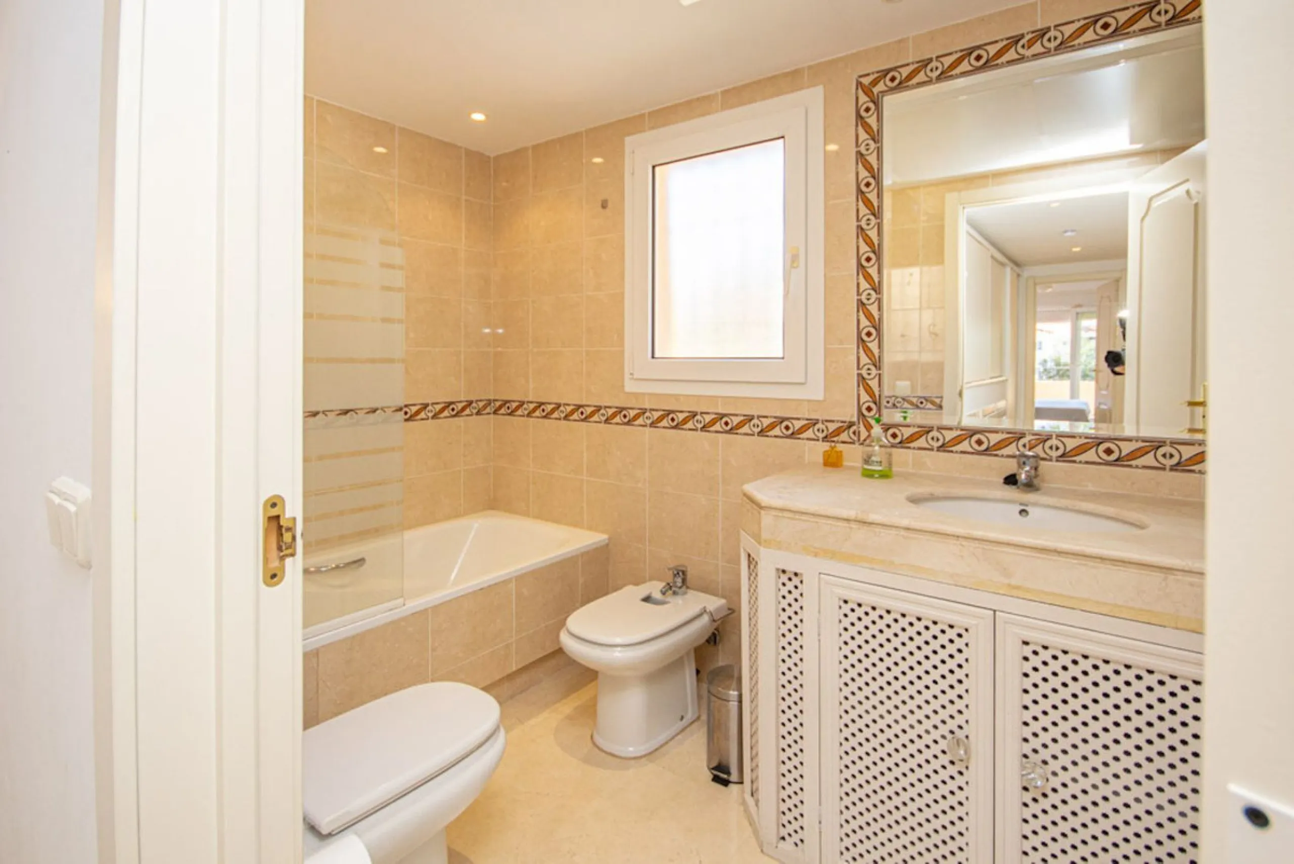 Spacious 4-Bedroom semi detached Villa with Private Heated Pool in Riviera del Sol