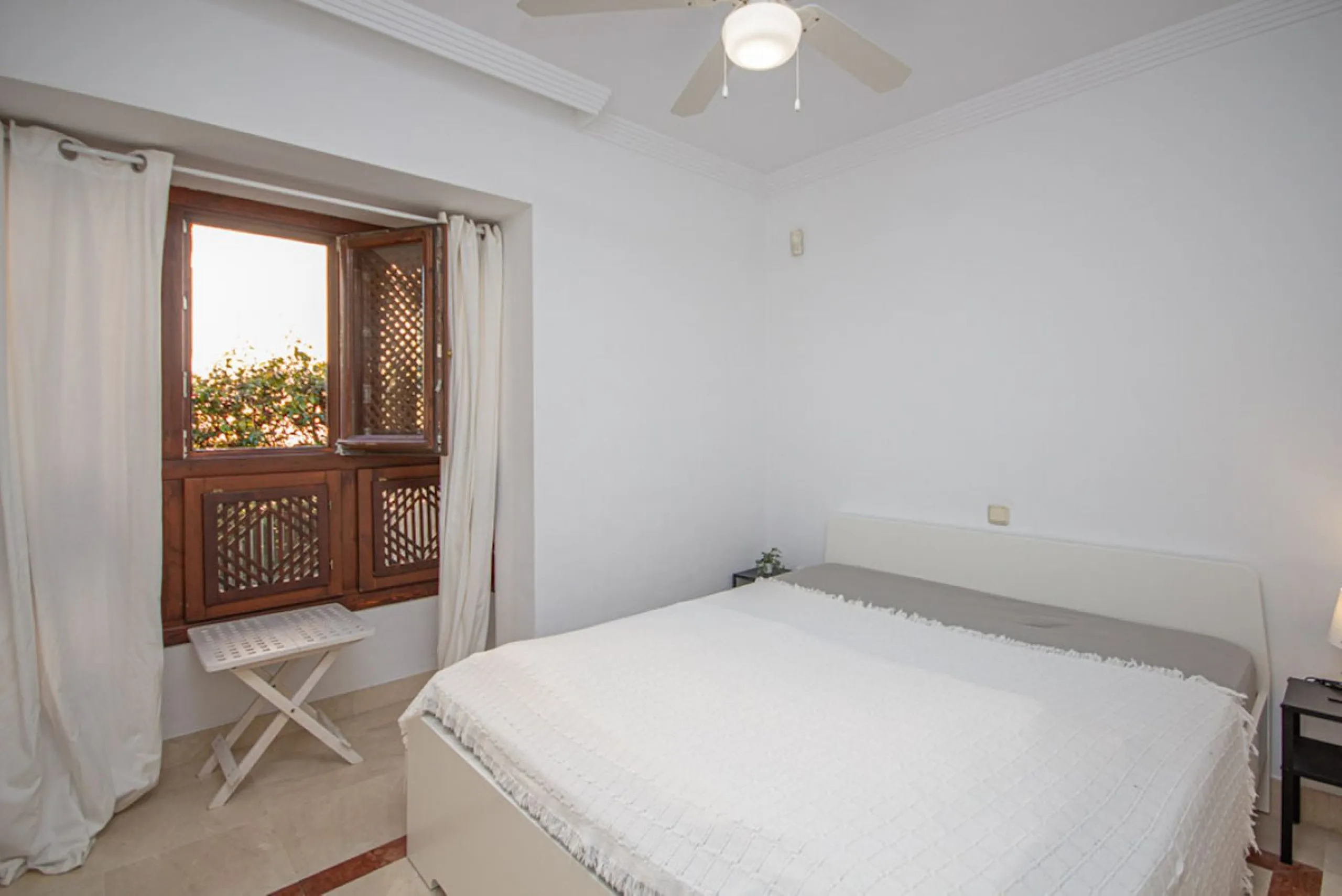 Spacious 4-Bedroom semi detached Villa with Private Heated Pool in Riviera del Sol