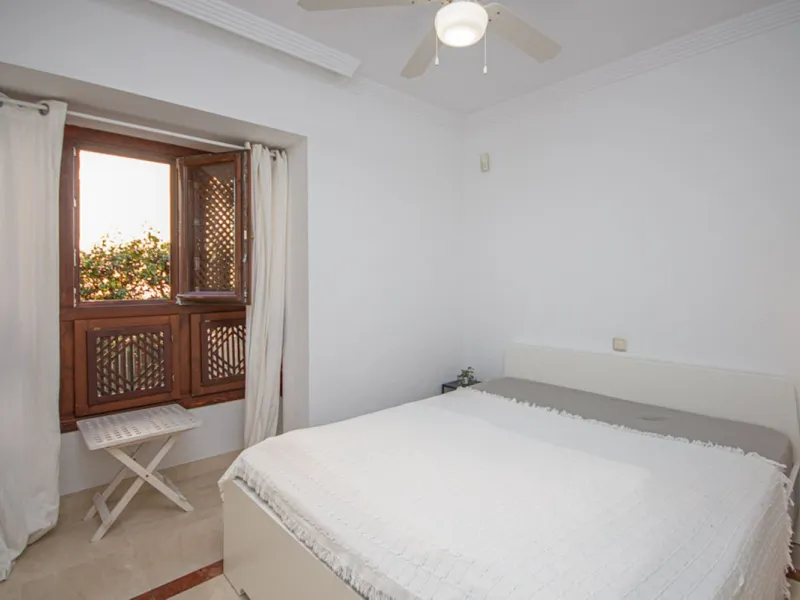 Spacious 4-Bedroom semi detached Villa with Private Heated Pool in Riviera del Sol