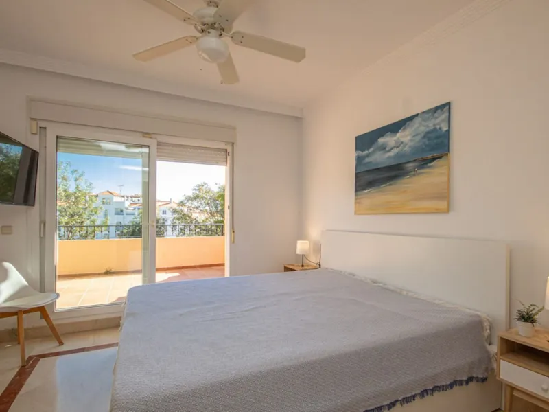 Spacious 4-Bedroom semi detached Villa with Private Heated Pool in Riviera del Sol