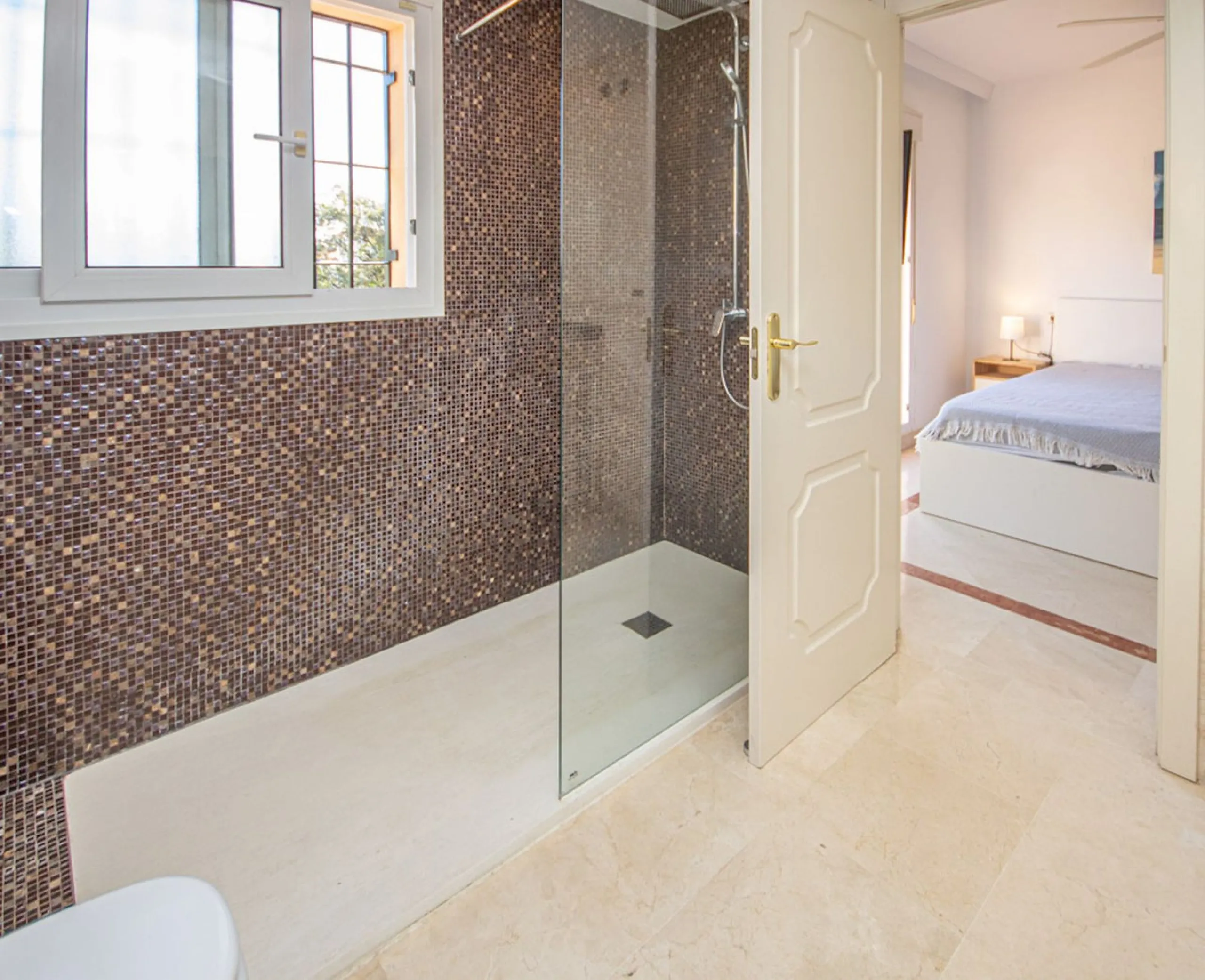 Spacious 4-Bedroom semi detached Villa with Private Heated Pool in Riviera del Sol