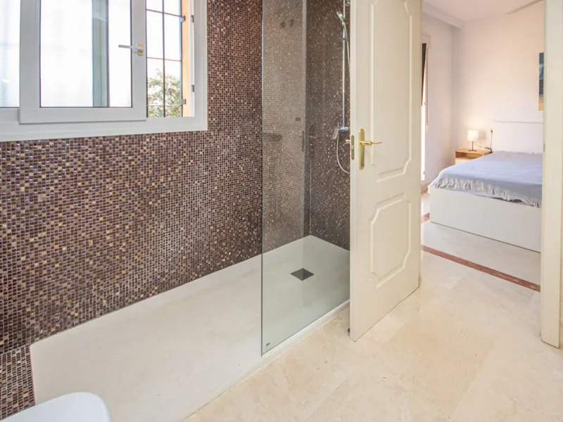 Spacious 4-Bedroom semi detached Villa with Private Heated Pool in Riviera del Sol