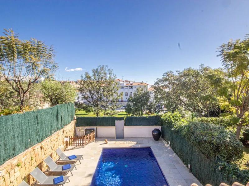 Spacious 4-Bedroom semi detached Villa with Private Heated Pool in Riviera del Sol