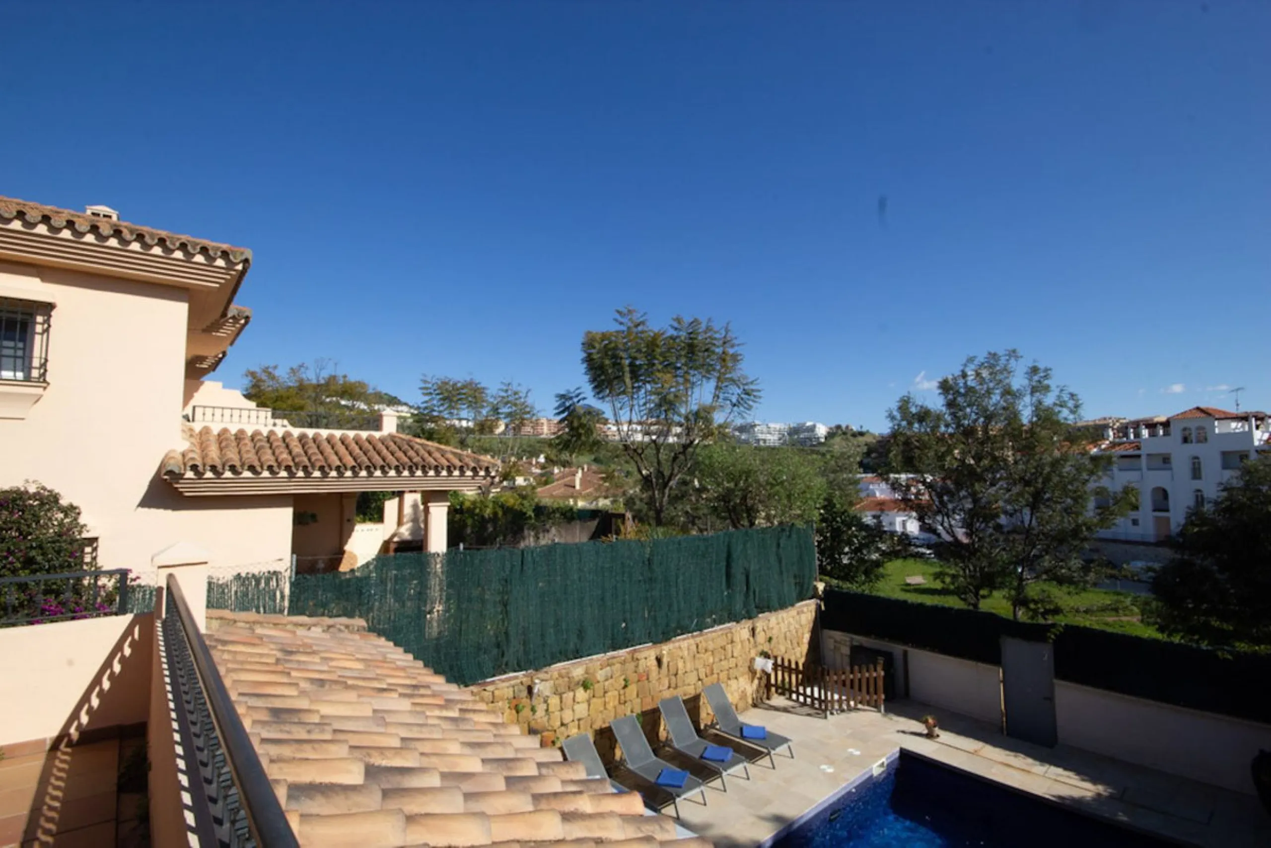 Spacious 4-Bedroom semi detached Villa with Private Heated Pool in Riviera del Sol