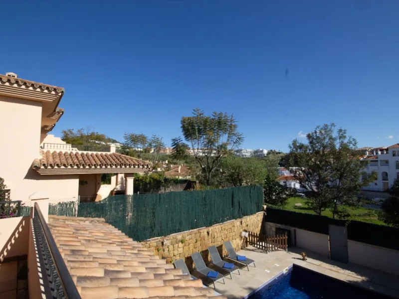 Spacious 4-Bedroom semi detached Villa with Private Heated Pool in Riviera del Sol
