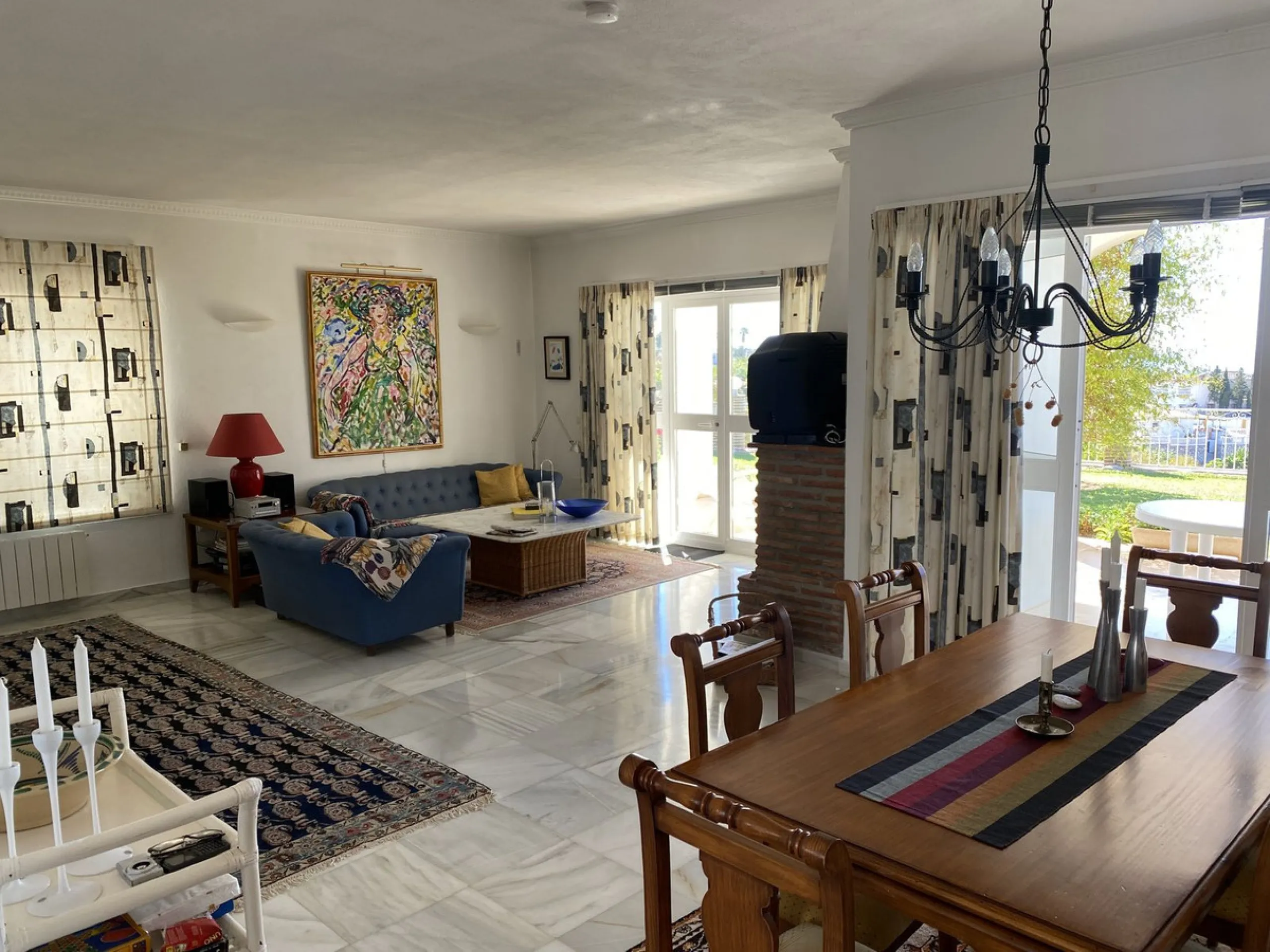 A RARELY AVAILABLE SINGLE LEVEL VILLA IN A HIGHLY SOUGHT AFTER POSITION CLOSE TO THE WHITE WASHED AND HISTORICAL VILLAGE OF MIJAS