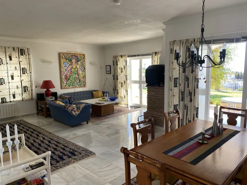 A RARELY AVAILABLE SINGLE LEVEL VILLA IN A HIGHLY SOUGHT AFTER POSITION CLOSE TO THE WHITE WASHED AND HISTORICAL VILLAGE OF MIJAS