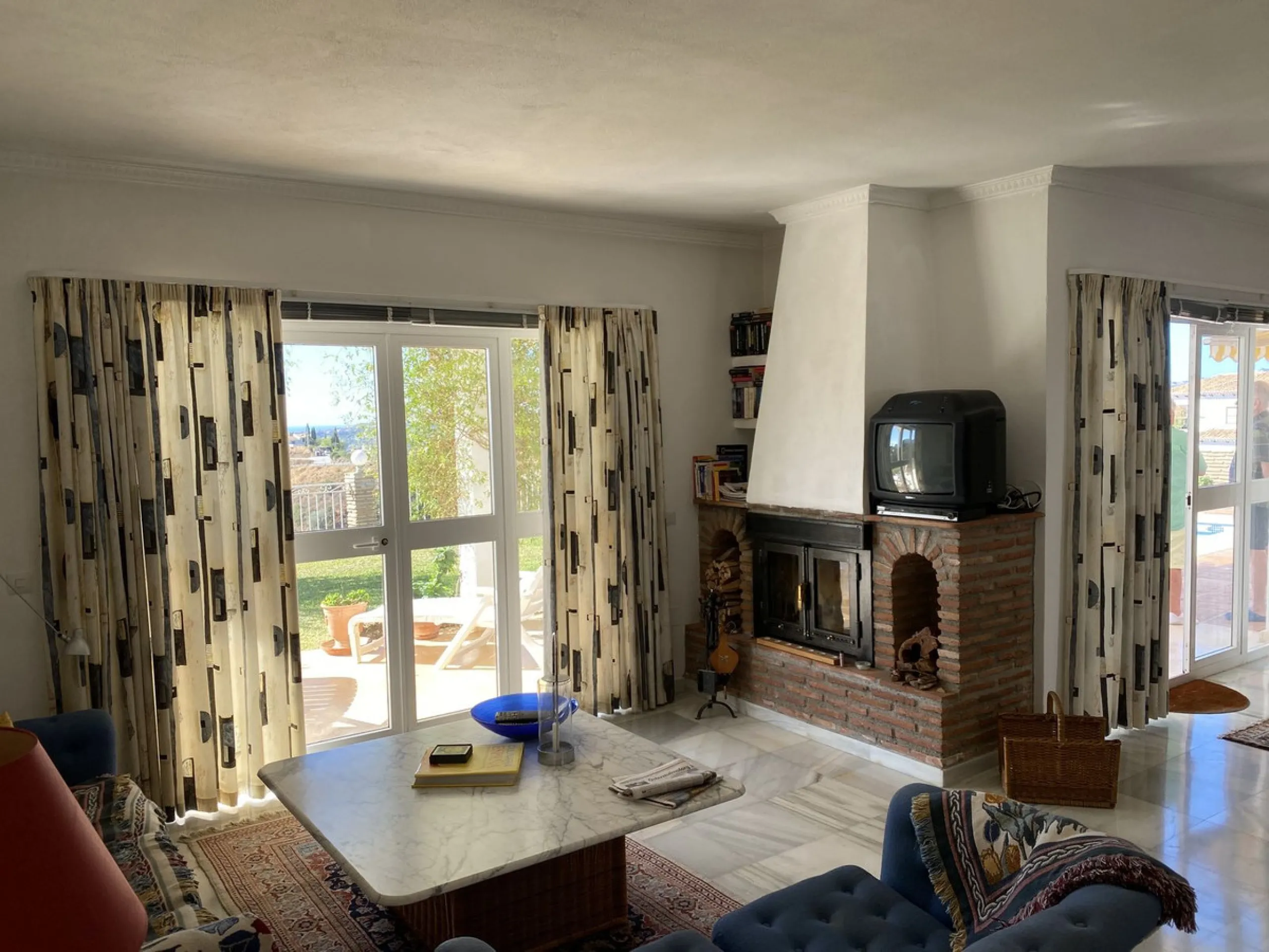 A RARELY AVAILABLE SINGLE LEVEL VILLA IN A HIGHLY SOUGHT AFTER POSITION CLOSE TO THE WHITE WASHED AND HISTORICAL VILLAGE OF MIJAS