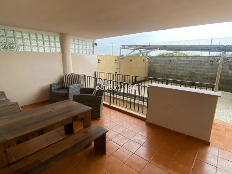 Ground floor apartment with private garden and basement in Doña Julia | 3 bedrooms + 2 parking spaces | High profitability