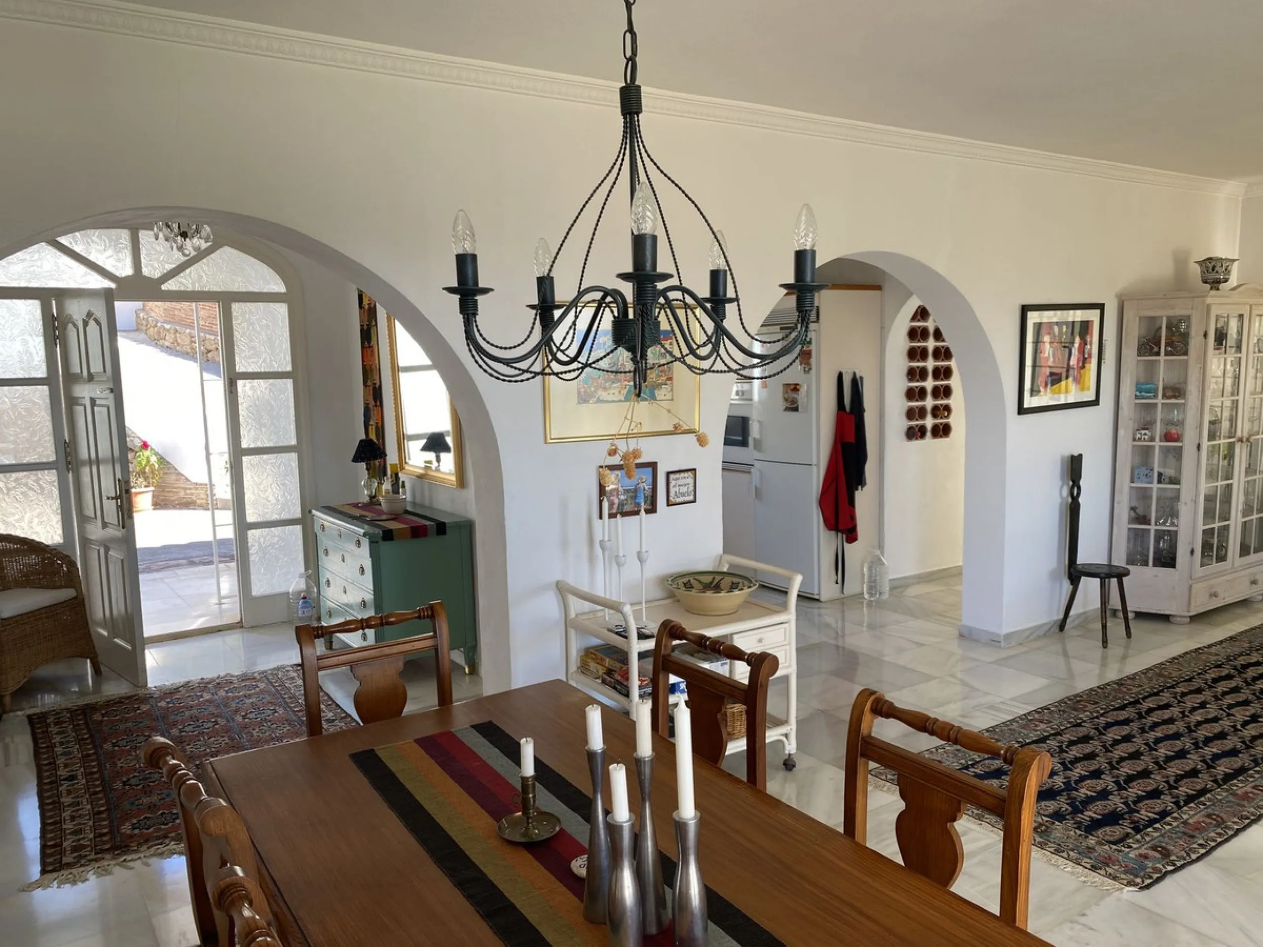 A RARELY AVAILABLE SINGLE LEVEL VILLA IN A HIGHLY SOUGHT AFTER POSITION CLOSE TO THE WHITE WASHED AND HISTORICAL VILLAGE OF MIJAS