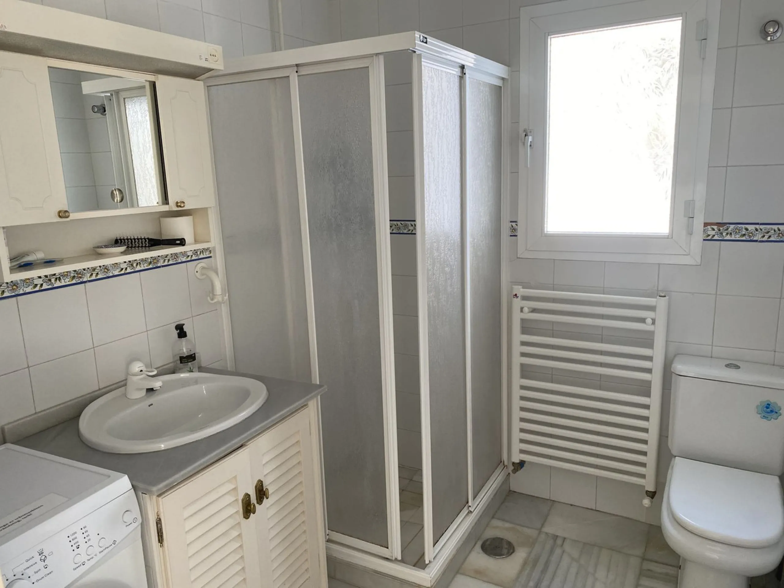 A RARELY AVAILABLE SINGLE LEVEL VILLA IN A HIGHLY SOUGHT AFTER POSITION CLOSE TO THE WHITE WASHED AND HISTORICAL VILLAGE OF MIJAS
