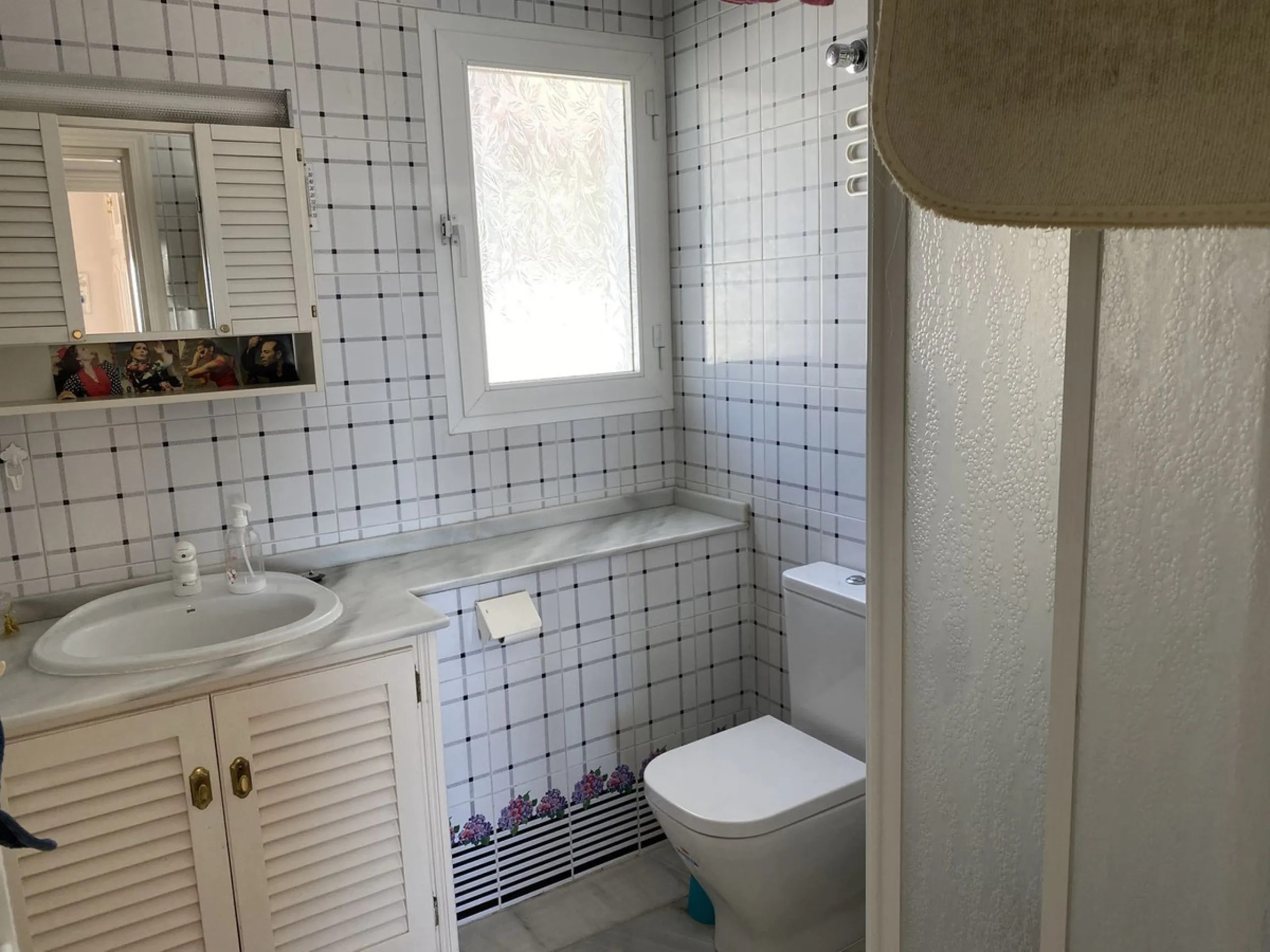 A RARELY AVAILABLE SINGLE LEVEL VILLA IN A HIGHLY SOUGHT AFTER POSITION CLOSE TO THE WHITE WASHED AND HISTORICAL VILLAGE OF MIJAS