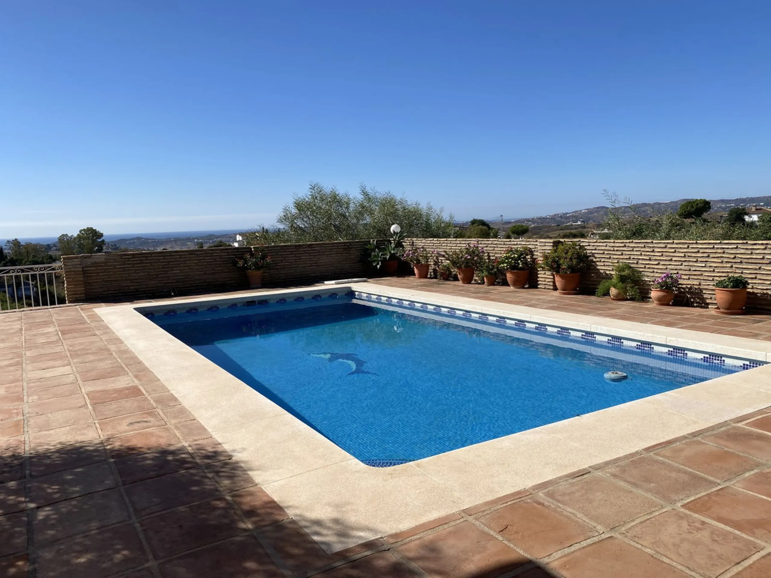 A RARELY AVAILABLE SINGLE LEVEL VILLA IN A HIGHLY SOUGHT AFTER POSITION CLOSE TO THE WHITE WASHED AND HISTORICAL VILLAGE OF MIJAS