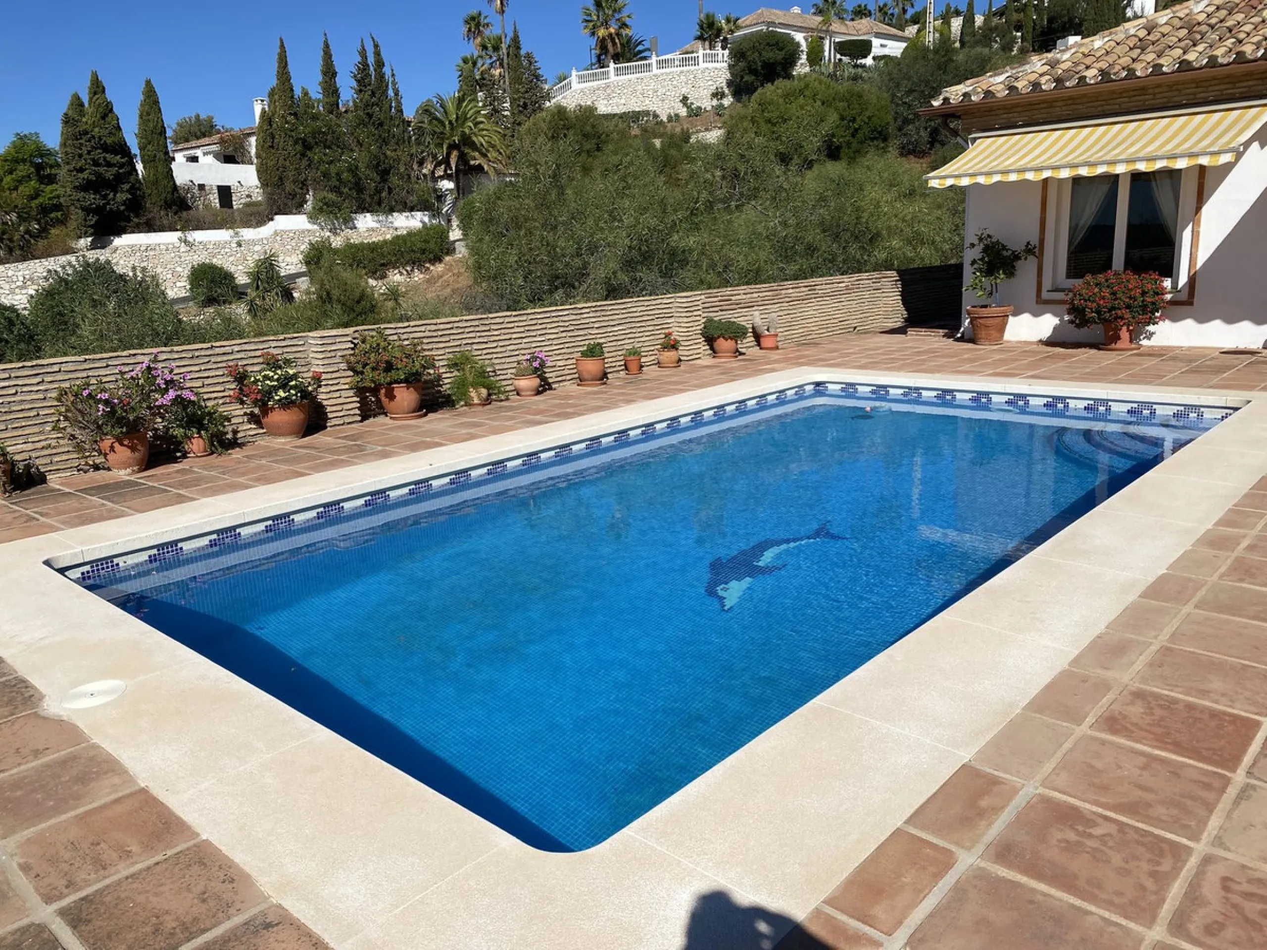 A RARELY AVAILABLE SINGLE LEVEL VILLA IN A HIGHLY SOUGHT AFTER POSITION CLOSE TO THE WHITE WASHED AND HISTORICAL VILLAGE OF MIJAS