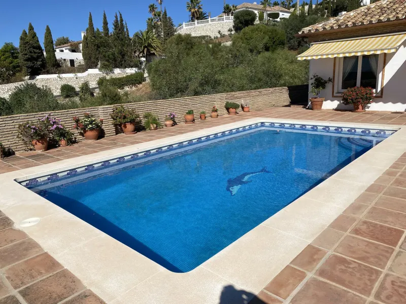 A RARELY AVAILABLE SINGLE LEVEL VILLA IN A HIGHLY SOUGHT AFTER POSITION CLOSE TO THE WHITE WASHED AND HISTORICAL VILLAGE OF MIJAS