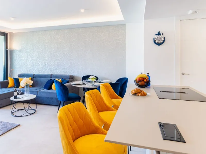 Bright 2-Bedroom Apartment with Terrace, Solarium & Premium Amenities in Fuengirola Reduced to €565,000 for a Quick Sale