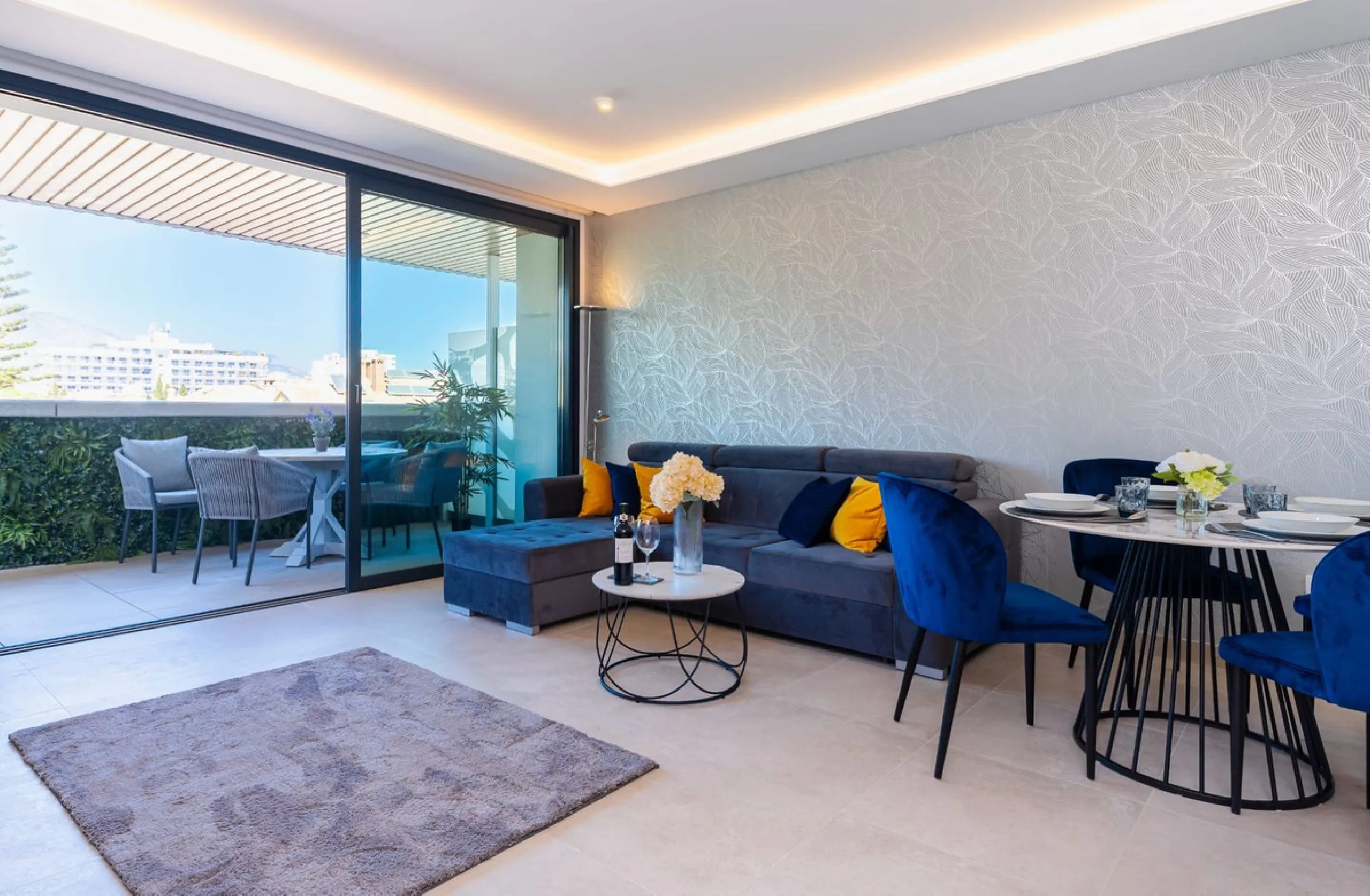 Bright 2-Bedroom Apartment with Terrace, Solarium & Premium Amenities in Fuengirola Reduced to €565,000 for a Quick Sale