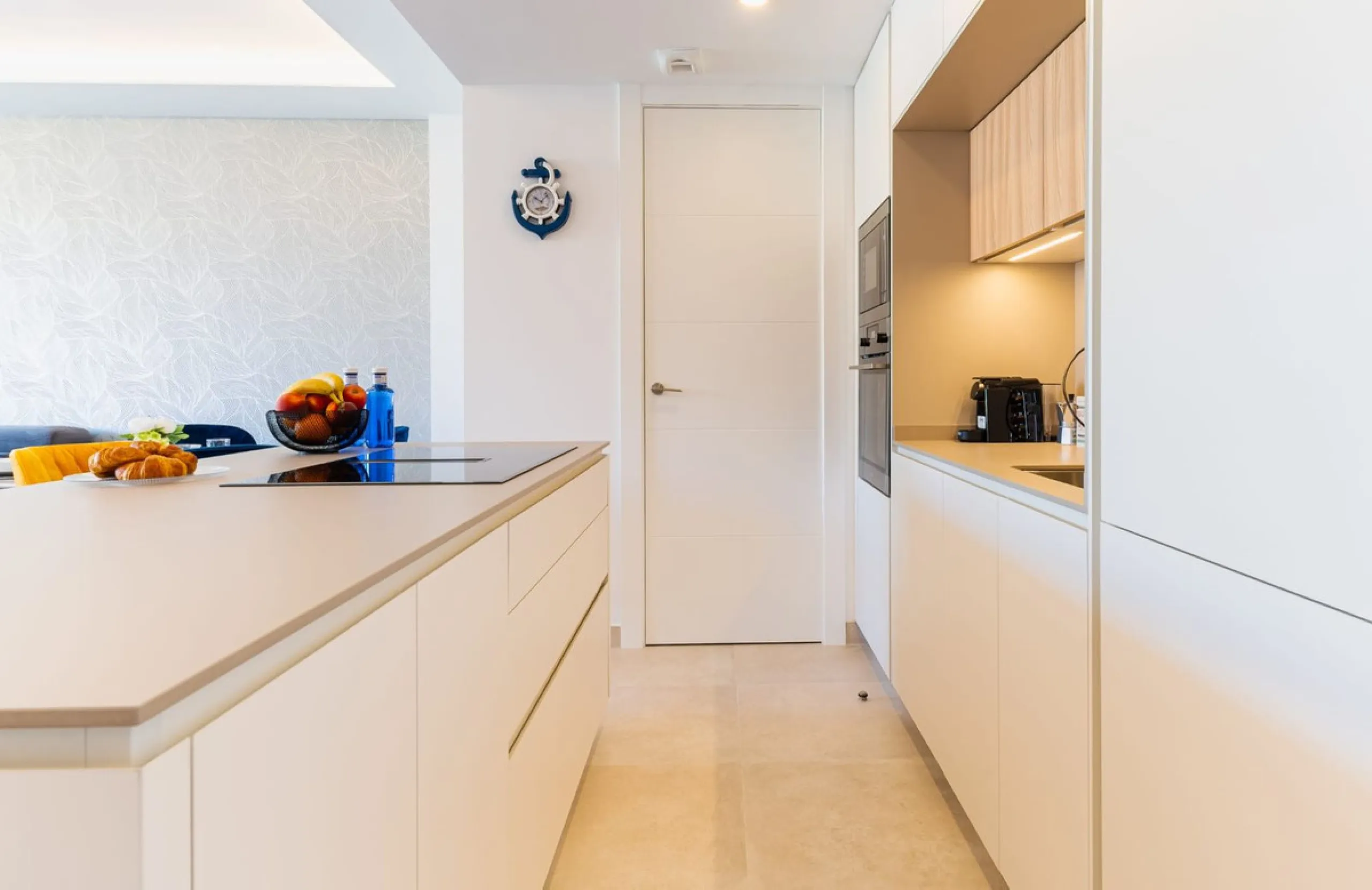 Bright 2-Bedroom Apartment with Terrace, Solarium & Premium Amenities in Fuengirola Reduced to €565,000 for a Quick Sale