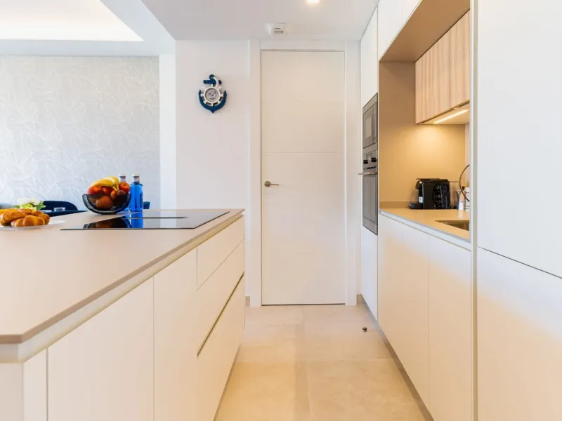 Bright 2-Bedroom Apartment with Terrace, Solarium & Premium Amenities in Fuengirola Reduced to €565,000 for a Quick Sale