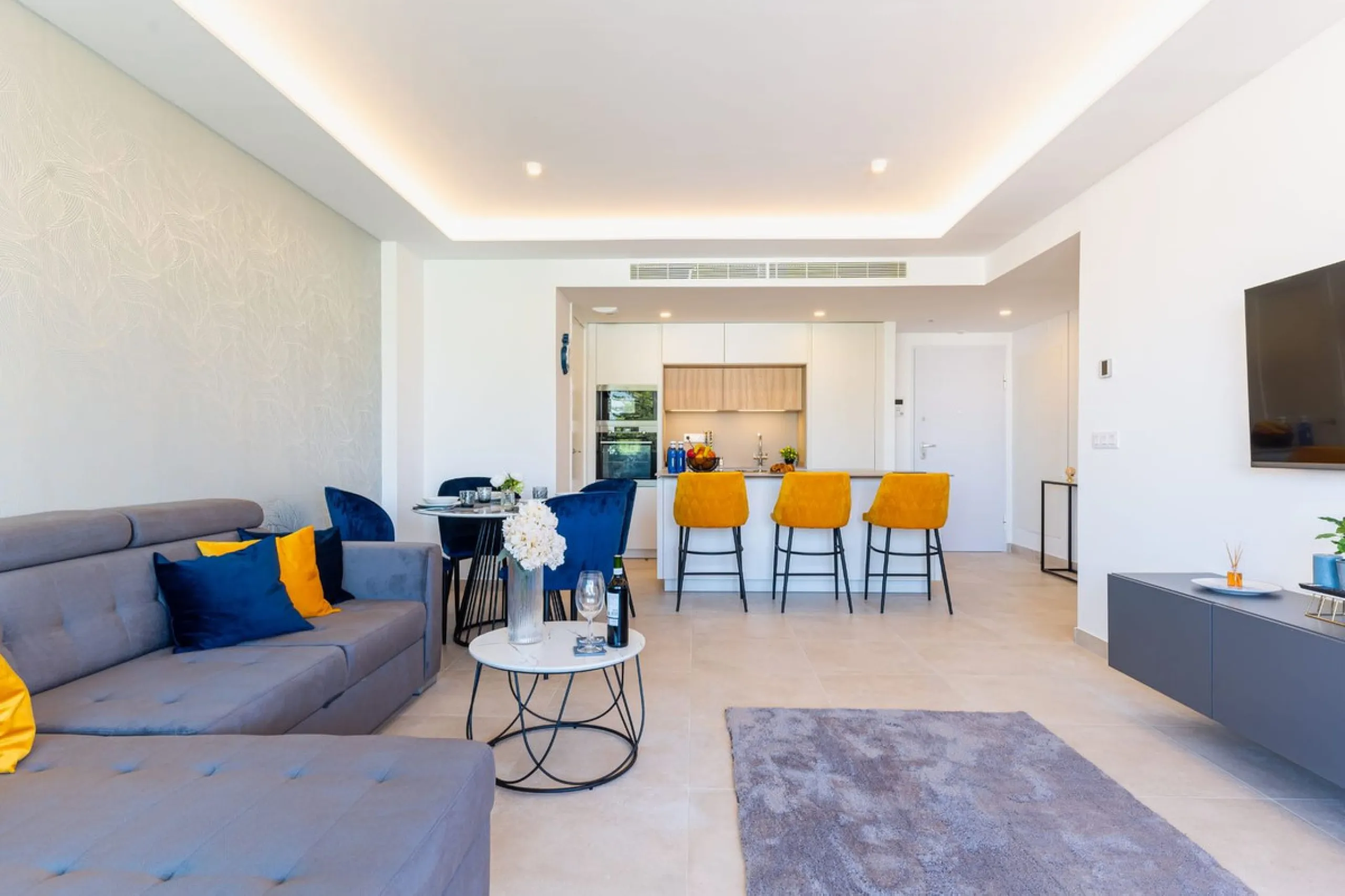 Bright 2-Bedroom Apartment with Terrace, Solarium & Premium Amenities in Fuengirola Reduced to €565,000 for a Quick Sale