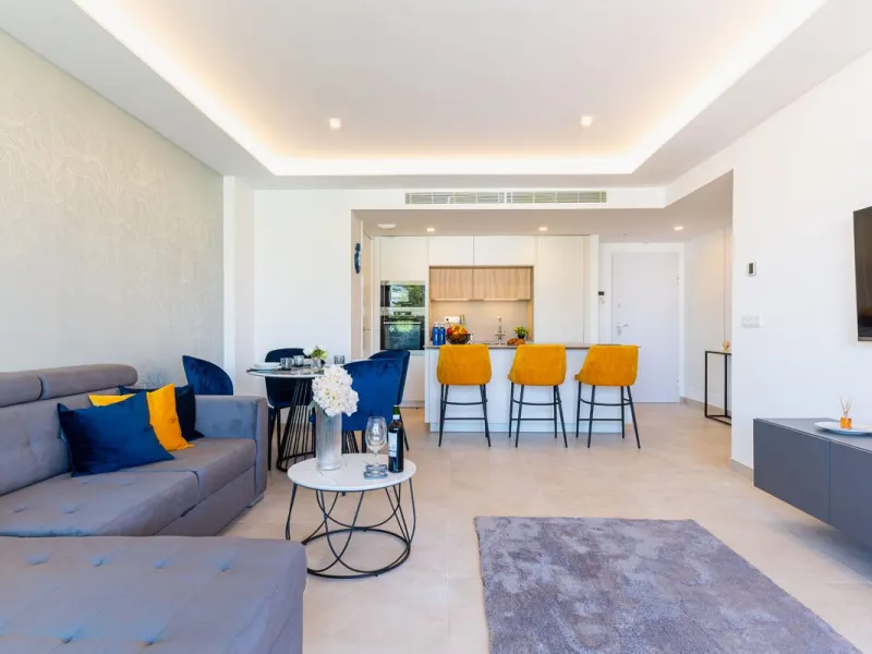 Bright 2-Bedroom Apartment with Terrace, Solarium & Premium Amenities in Fuengirola Reduced to €565,000 for a Quick Sale