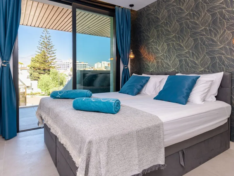 Bright 2-Bedroom Apartment with Terrace, Solarium & Premium Amenities in Fuengirola Reduced to €565,000 for a Quick Sale