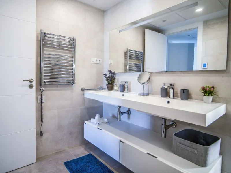 Bright 2-Bedroom Apartment with Terrace, Solarium & Premium Amenities in Fuengirola Reduced to €565,000 for a Quick Sale