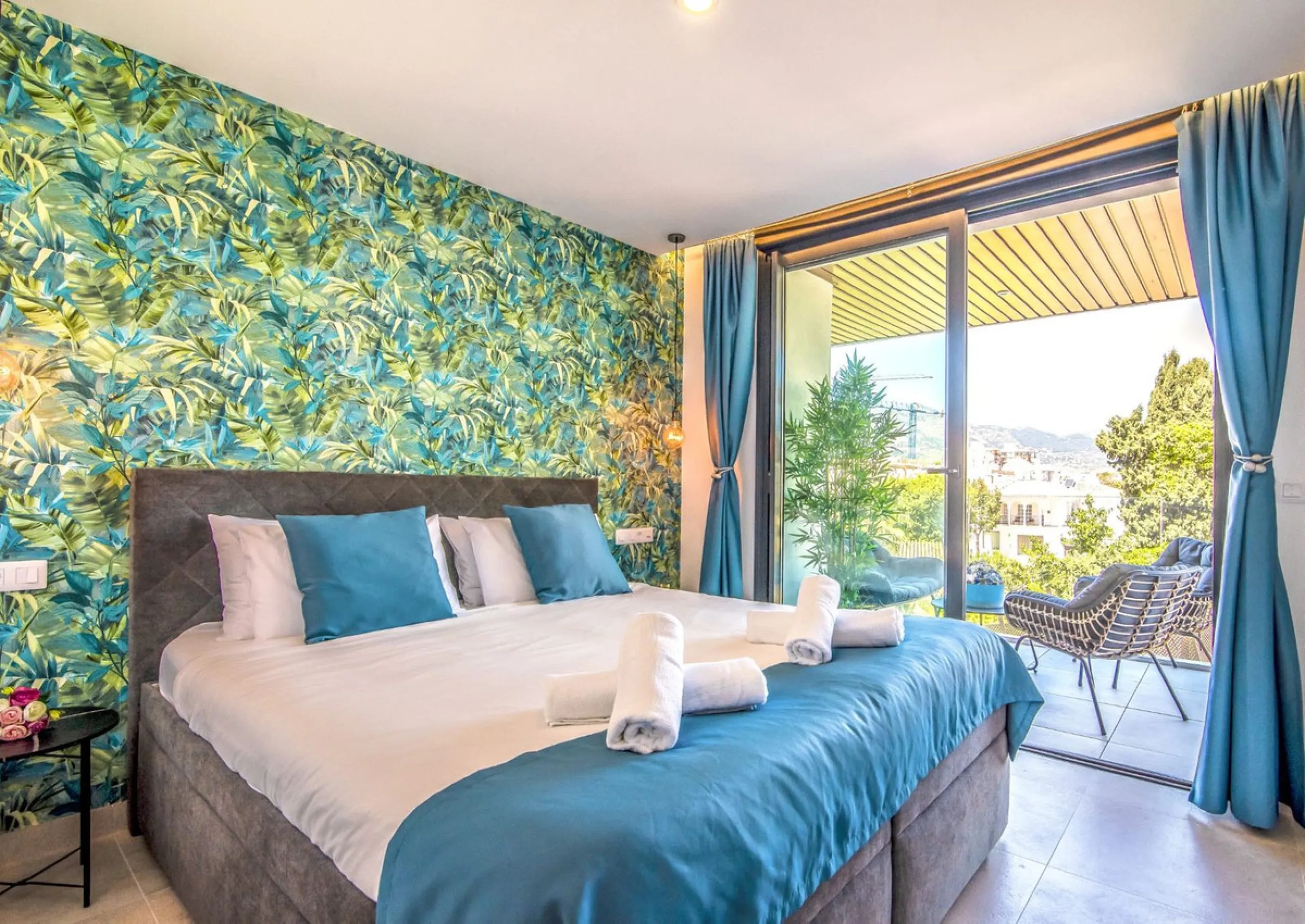 Bright 2-Bedroom Apartment with Terrace, Solarium & Premium Amenities in Fuengirola Reduced to €565,000 for a Quick Sale