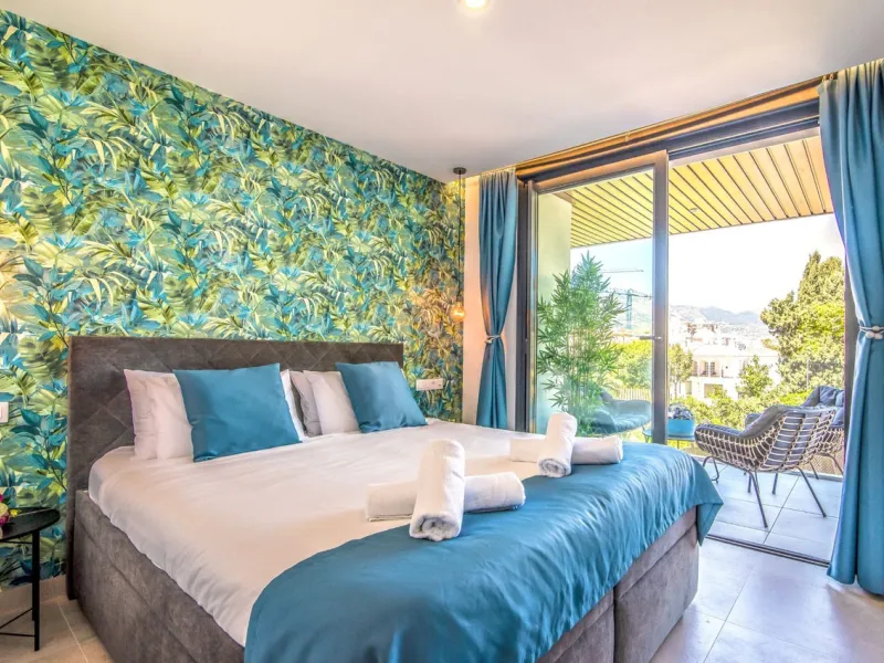 Bright 2-Bedroom Apartment with Terrace, Solarium & Premium Amenities in Fuengirola Reduced to €565,000 for a Quick Sale