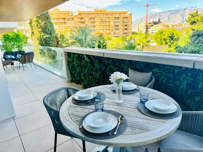 Bright 2-Bedroom Apartment with Terrace, Solarium & Premium Amenities in Fuengirola Reduced to €565,000 for a Quick Sale